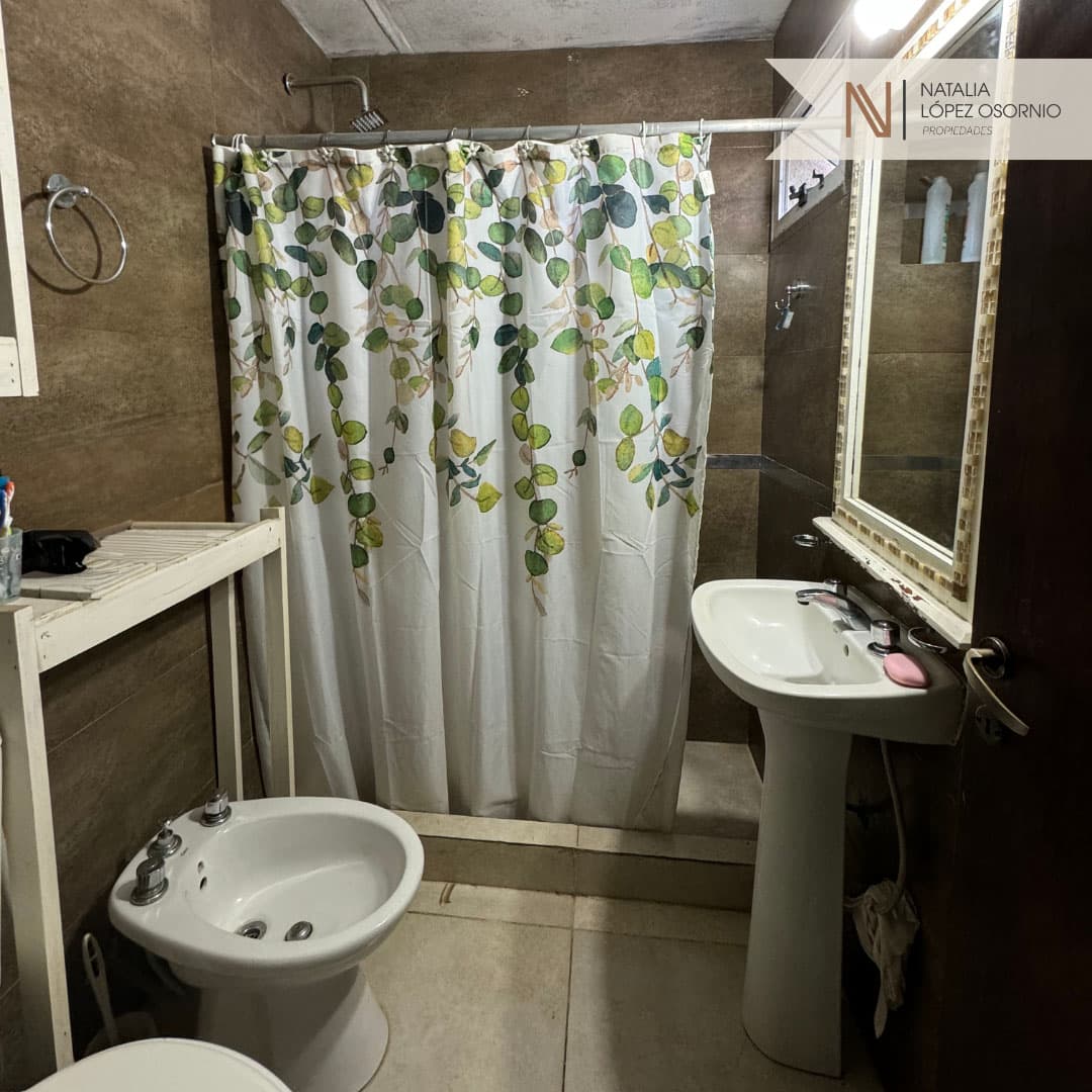 🏡  HERMOSA CASA CON AMPLIACIONES - UOCRA II - 15